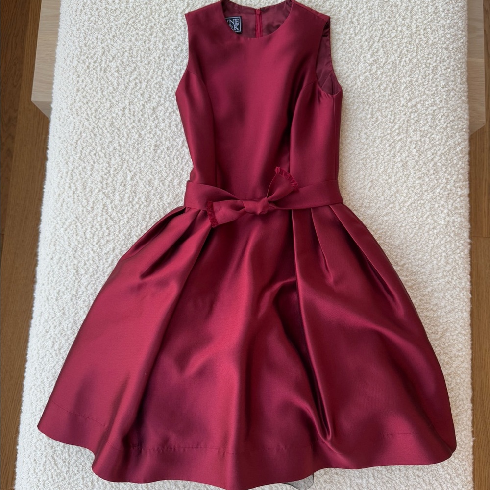 Wayne Clark Elegant Sleeveless Burgundy Dress